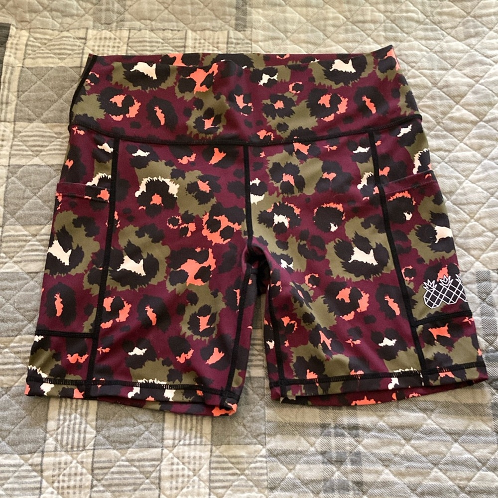 Tres Pinas 6’ Stylish Women's Leopard Print Shorts